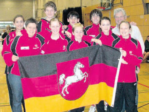 Das erfolgreiche Gaußschul-Team in Berlin: (von links) Liane Möllering, Iris Bardenhorst, Lars Sauerwald, Henriette Lange, Albert Fink, Florian Müller, Yannick Strusch, Kathrin Linnenkohl, Karl-Heinz Olinski, Sarah Heibert.