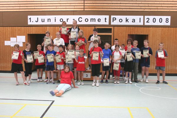 Die glücklichen SiegerInnen der Altersklassen U11 bis U15 am Samstag