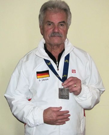 Dietmar mit der Silbermedaillie aus dem HD O65 der EM 2010