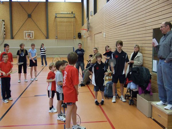 Martin, Abteilungsleiter Badminton beim SV Stöckheim, begrüßte die Teilnehmer