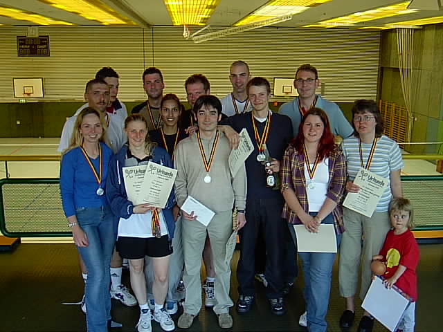 Glückliche und erschöpfte SiegerInnen der Stadtmeisterschaften 2004